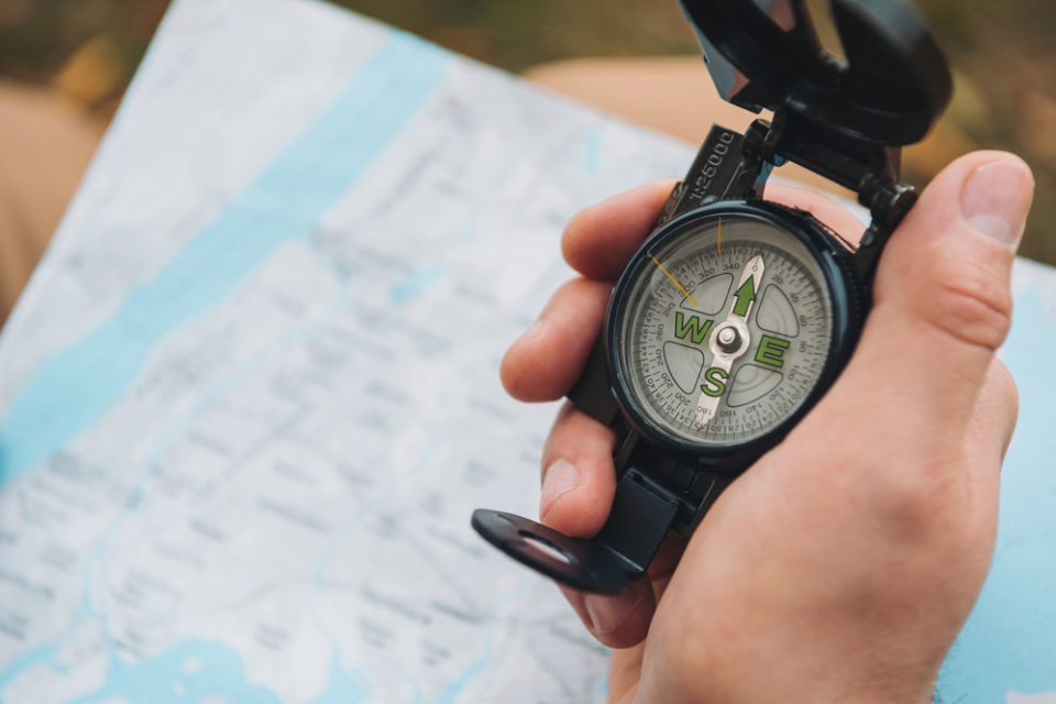 COMPASS AND MAP: WHY BE ABLE TO USE THEM IN THE WORLD OF NAVIGATORS IN EVERY SMARTPHONE?